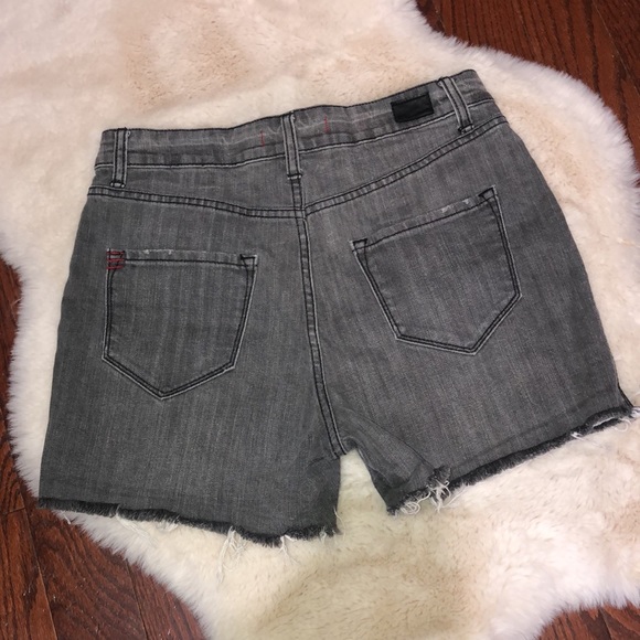 BDG high waist frayed shorts size 29 - Picture 4 of 5